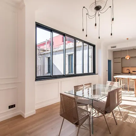 Haussmannien Pres Des Halles Et De La Gare - Sur Cour - Calme شقة