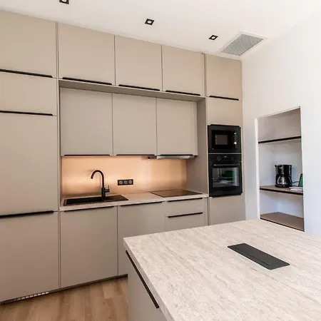 Apartment Haussmannien Pres Des Halles Et De La Gare - Sur Cour - Calme