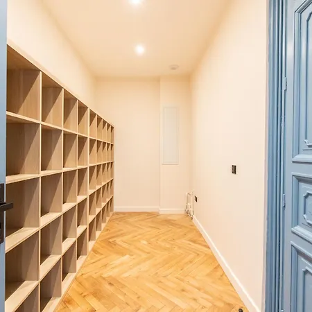 Haussmannien Pres Des Halles Et De La Gare - Sur Cour - Calme Apartment *